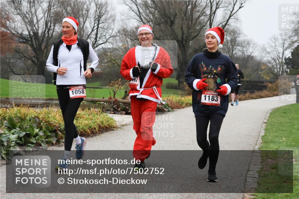08.12.2024 - St. Pauli X-Mass-Run No. 14 Strokosch-Dieckow http://msf.ph/oto/7502752 08.12.2024 09:56:15 Laufen 1058, 14, 1183 meine-sportfotos.de