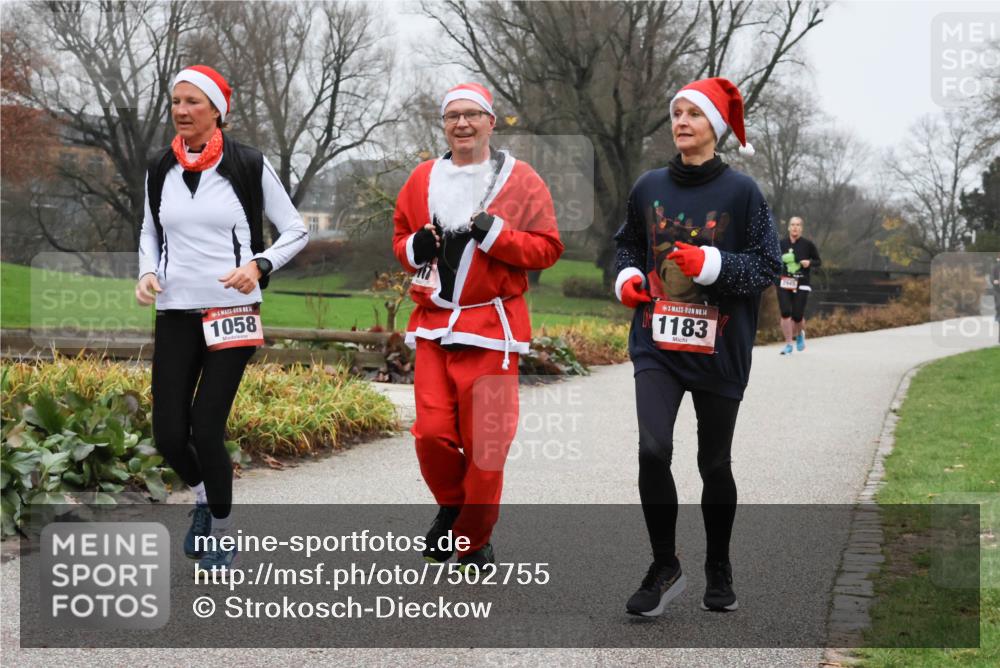 08.12.2024 - St. Pauli X-Mass-Run No. 14 Strokosch-Dieckow http://msf.ph/oto/7502755 08.12.2024 09:56:15 Laufen 1058, 14, 1183, 2945 meine-sportfotos.de