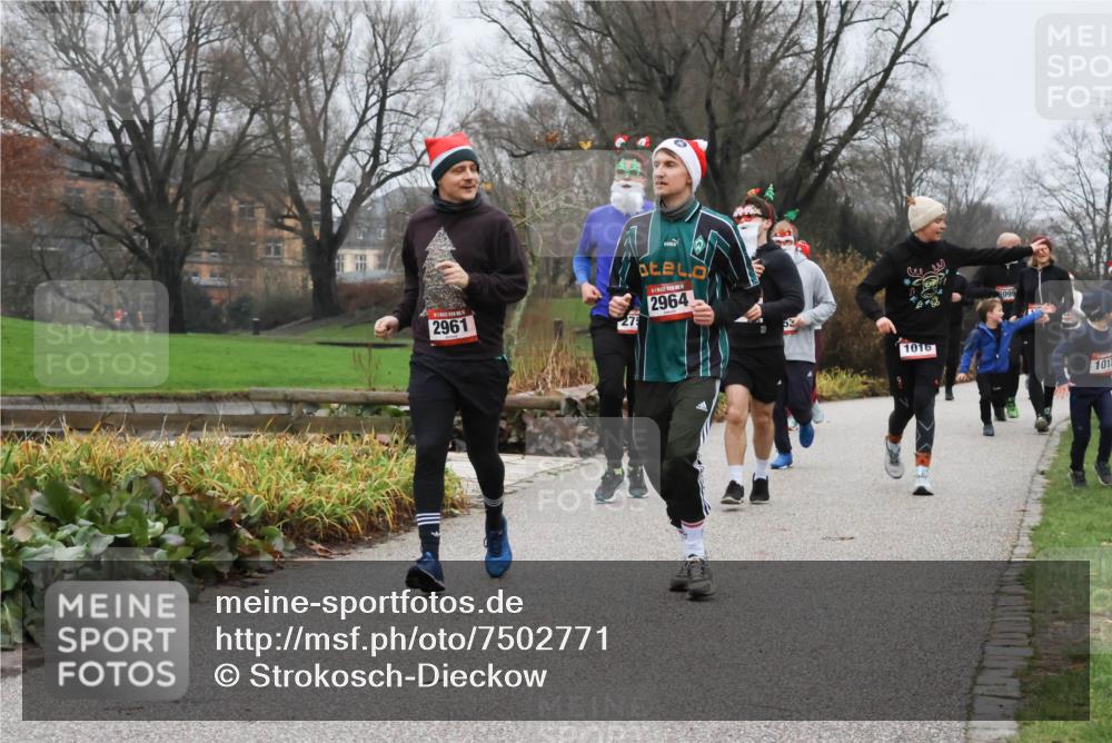 08.12.2024 - St. Pauli X-Mass-Run No. 14 Strokosch-Dieckow http://msf.ph/oto/7502771 08.12.2024 09:56:34 Laufen 2961, 2964, 1016, 099, 101 meine-sportfotos.de