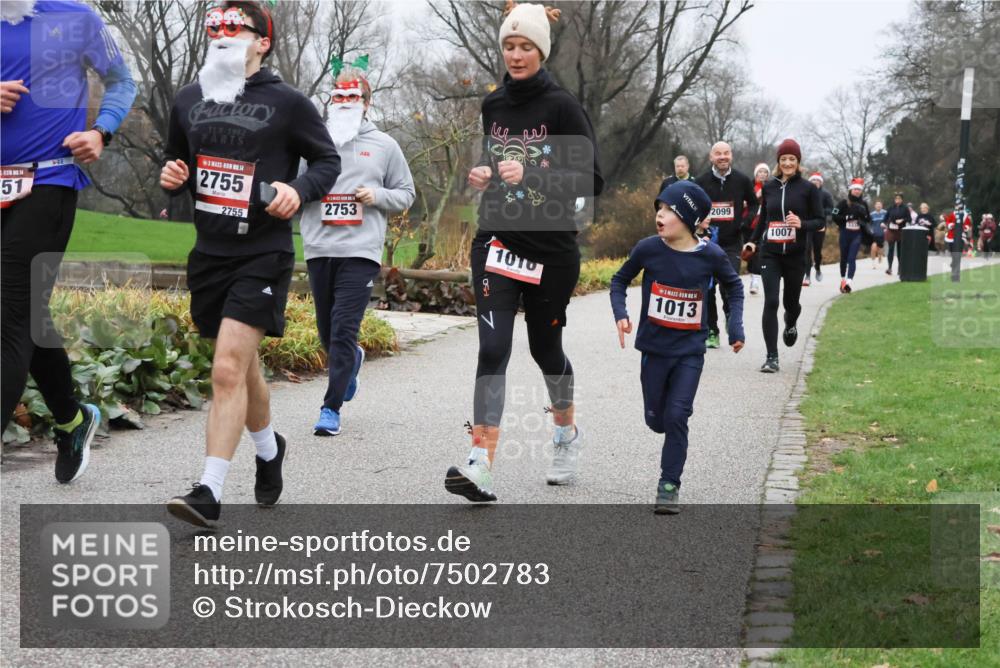 08.12.2024 - St. Pauli X-Mass-Run No. 14 Strokosch-Dieckow http://msf.ph/oto/7502783 08.12.2024 09:56:37 Laufen 14, 51, 1962, 14, 2755, 2755, 120, 2753, 1010, 1013, 2099, 1007 meine-sportfotos.de
