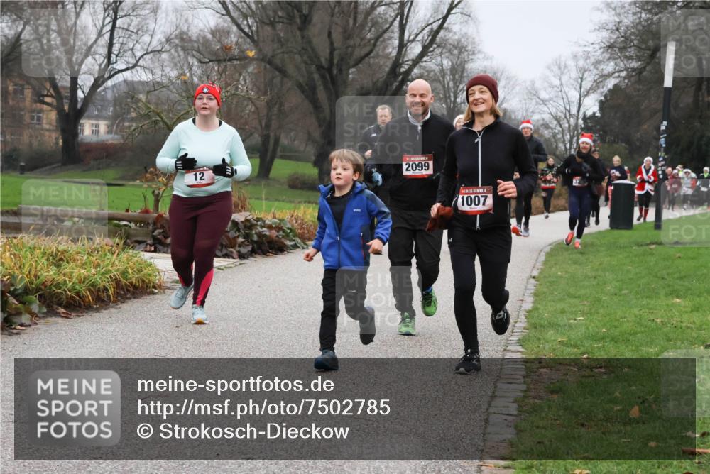 08.12.2024 - St. Pauli X-Mass-Run No. 14 Strokosch-Dieckow http://msf.ph/oto/7502785 08.12.2024 09:56:38 Laufen 12, 2099, 14, 1007 meine-sportfotos.de