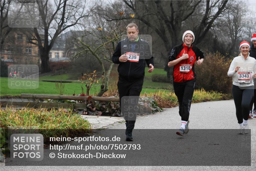 08.12.2024 - St. Pauli X-Mass-Run No. 14 Strokosch-Dieckow http://msf.ph/oto/7502793 08.12.2024 09:56:41 Laufen 239, 1310, 3343, 3343 meine-sportfotos.de