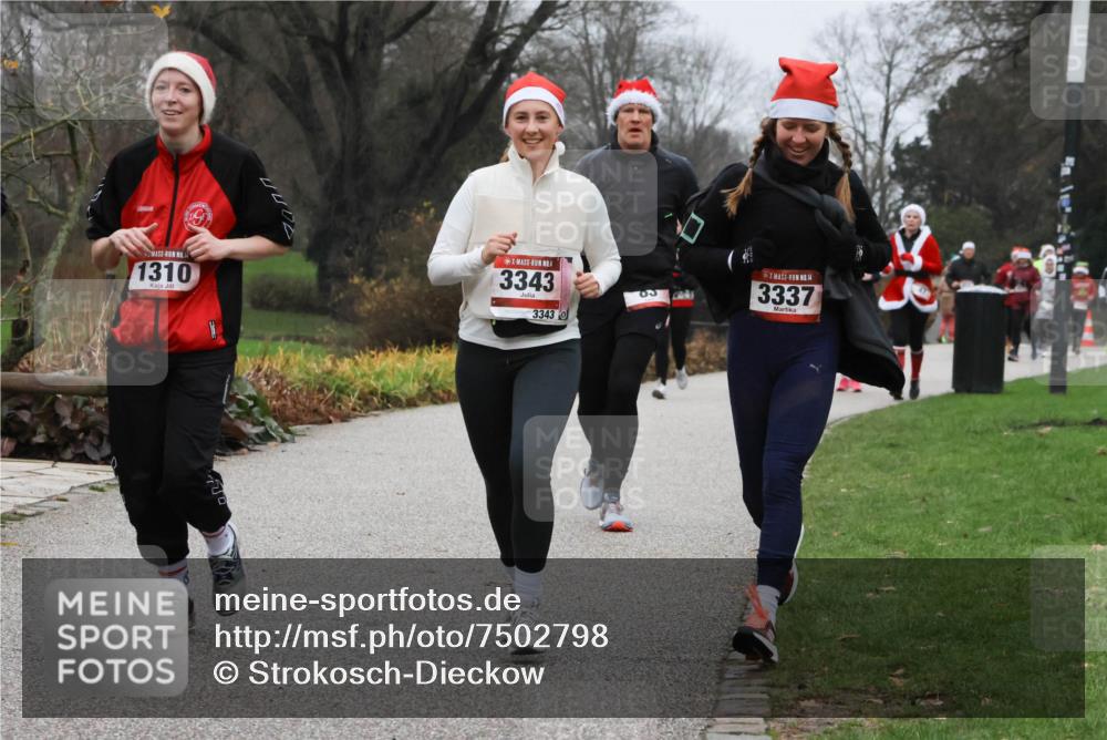 08.12.2024 - St. Pauli X-Mass-Run No. 14 Strokosch-Dieckow http://msf.ph/oto/7502798 08.12.2024 09:56:43 Laufen 1310, 3343, 3343, 14, 3337 meine-sportfotos.de