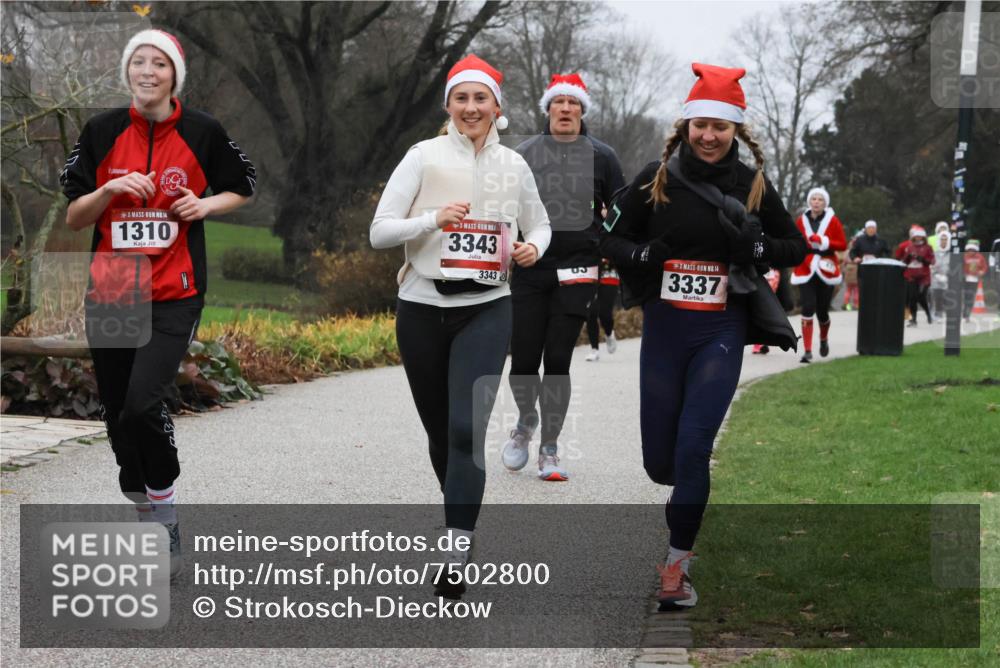 08.12.2024 - St. Pauli X-Mass-Run No. 14 Strokosch-Dieckow http://msf.ph/oto/7502800 08.12.2024 09:56:43 Laufen 14, 1310, 3343, 3343, 14, 3337 meine-sportfotos.de