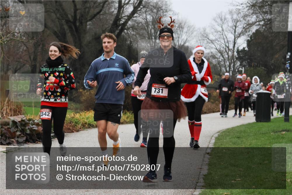 08.12.2024 - St. Pauli X-Mass-Run No. 14 Strokosch-Dieckow http://msf.ph/oto/7502807 08.12.2024 09:56:49 Laufen 14, 3342, 930, 14, 731, 47 meine-sportfotos.de