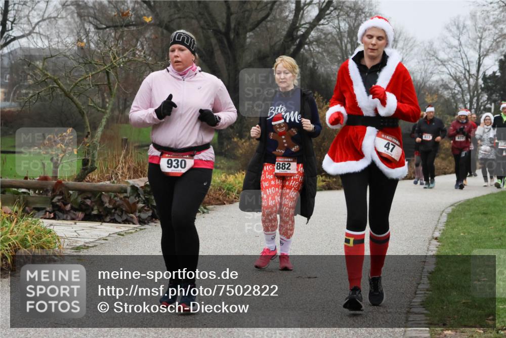08.12.2024 - St. Pauli X-Mass-Run No. 14 Strokosch-Dieckow http://msf.ph/oto/7502822 08.12.2024 09:56:53 Laufen 47, 833, 930, 882, 837, 310 meine-sportfotos.de