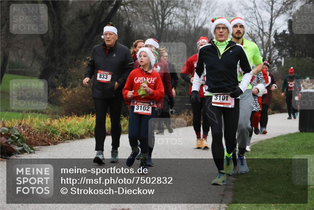 08.12.2024 - St. Pauli X-Mass-Run No. 14 Strokosch-Dieckow http://msf.ph/oto/7502832 08.12.2024 09:57:01 Laufen 833, 14, 3102, 3101, 3101 meine-sportfotos.de