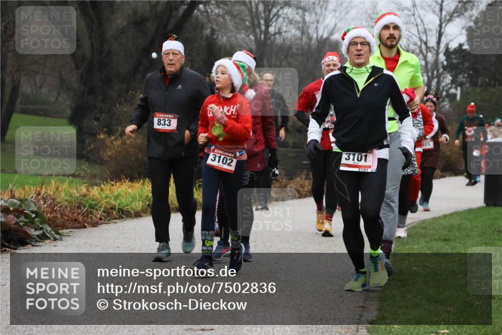 08.12.2024 - St. Pauli X-Mass-Run No. 14 Strokosch-Dieckow http://msf.ph/oto/7502836 08.12.2024 09:57:01 Laufen 833, 14, 3102, 3101, 3101, 485 meine-sportfotos.de