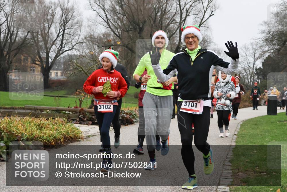 08.12.2024 - St. Pauli X-Mass-Run No. 14 Strokosch-Dieckow http://msf.ph/oto/7502841 08.12.2024 09:57:04 Laufen 4, 3102, 83, 3101, 3101 meine-sportfotos.de