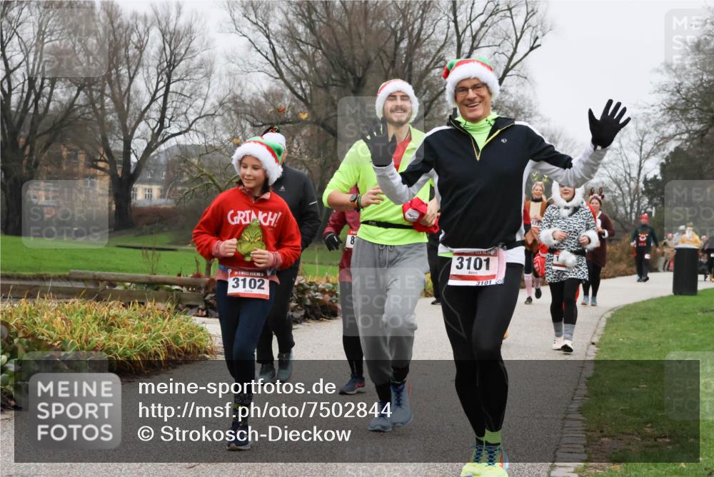 08.12.2024 - St. Pauli X-Mass-Run No. 14 Strokosch-Dieckow http://msf.ph/oto/7502844 08.12.2024 09:57:04 Laufen 3102, 8, 3101, 3101 meine-sportfotos.de