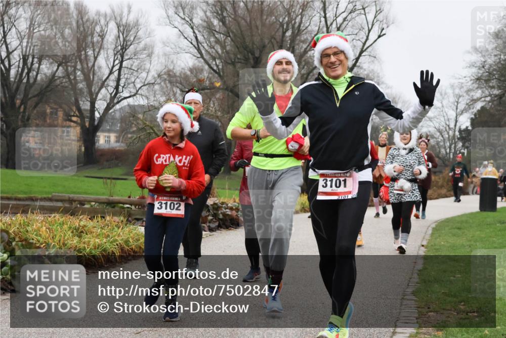 08.12.2024 - St. Pauli X-Mass-Run No. 14 Strokosch-Dieckow http://msf.ph/oto/7502847 08.12.2024 09:57:04 Laufen 14, 3102, 14, 3101, 3101 meine-sportfotos.de