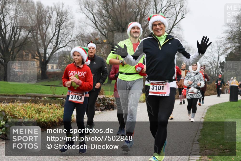 08.12.2024 - St. Pauli X-Mass-Run No. 14 Strokosch-Dieckow http://msf.ph/oto/7502848 08.12.2024 09:57:05 Laufen 14, 3102, 14, 3101, 3101 meine-sportfotos.de