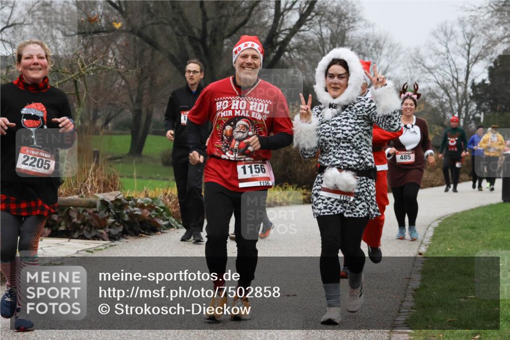 08.12.2024 - St. Pauli X-Mass-Run No. 14 Strokosch-Dieckow http://msf.ph/oto/7502858 08.12.2024 09:57:07 Laufen 14, 2205, 1156, 1156, 1159, 485 meine-sportfotos.de