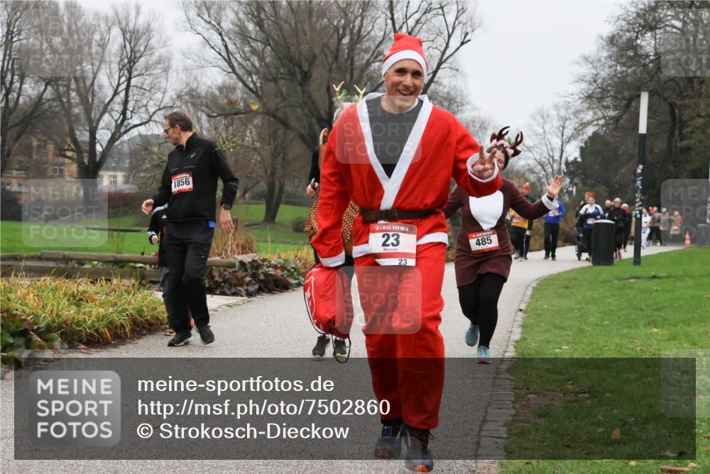 08.12.2024 - St. Pauli X-Mass-Run No. 14 Strokosch-Dieckow http://msf.ph/oto/7502860 08.12.2024 09:57:10 Laufen 1856, 14, 23, 23, 485 meine-sportfotos.de