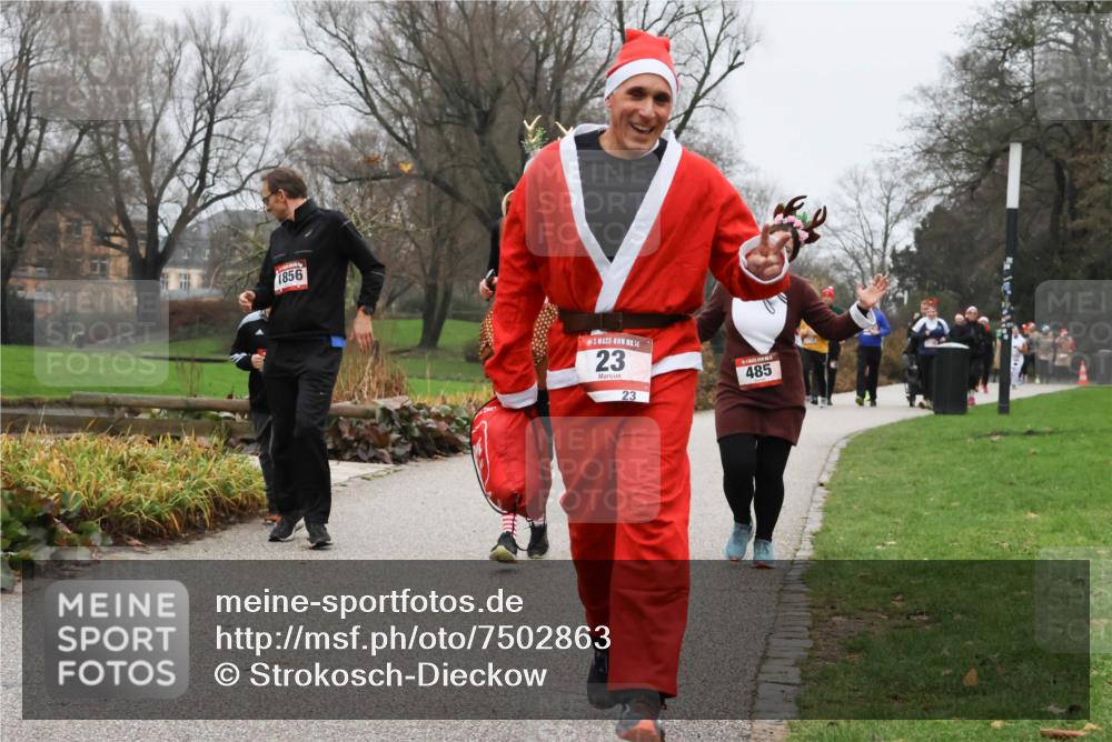 08.12.2024 - St. Pauli X-Mass-Run No. 14 Strokosch-Dieckow http://msf.ph/oto/7502863 08.12.2024 09:57:10 Laufen 1856, 14, 23, 23, 485 meine-sportfotos.de
