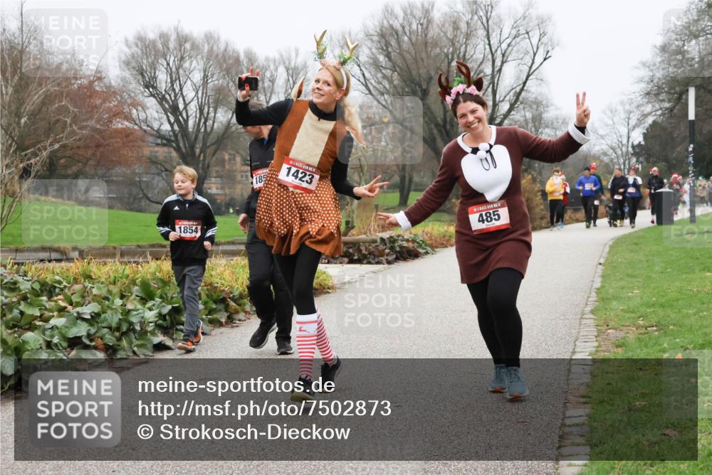 08.12.2024 - St. Pauli X-Mass-Run No. 14 Strokosch-Dieckow http://msf.ph/oto/7502873 08.12.2024 09:57:12 Laufen 1854, 185, 1423, 14, 485 meine-sportfotos.de