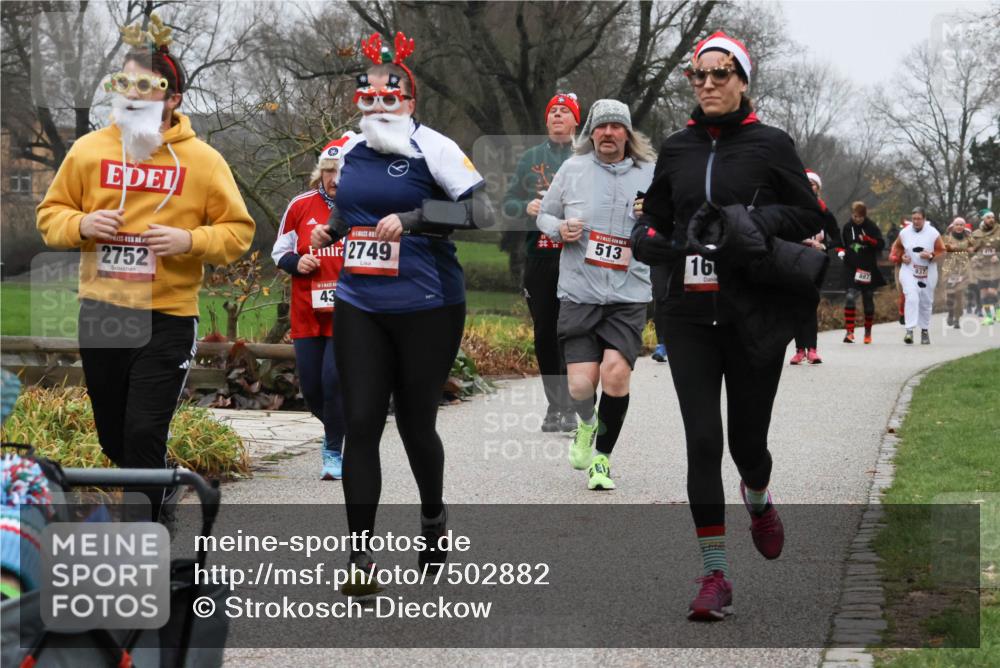 08.12.2024 - St. Pauli X-Mass-Run No. 14 Strokosch-Dieckow http://msf.ph/oto/7502882 08.12.2024 09:57:23 Laufen 2752, 2749, 43, 513, 16, 937 meine-sportfotos.de