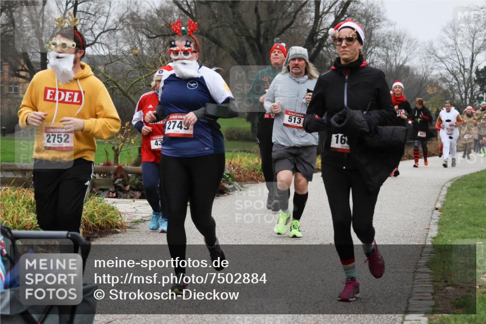 08.12.2024 - St. Pauli X-Mass-Run No. 14 Strokosch-Dieckow http://msf.ph/oto/7502884 08.12.2024 09:57:23 Laufen 2752, 43, 2749, 513, 16, 937, 887 meine-sportfotos.de