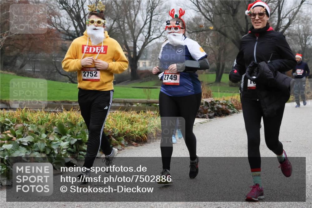 08.12.2024 - St. Pauli X-Mass-Run No. 14 Strokosch-Dieckow http://msf.ph/oto/7502886 08.12.2024 09:57:24 Laufen 1, 14, 2752, 14, 2749, 1648 meine-sportfotos.de