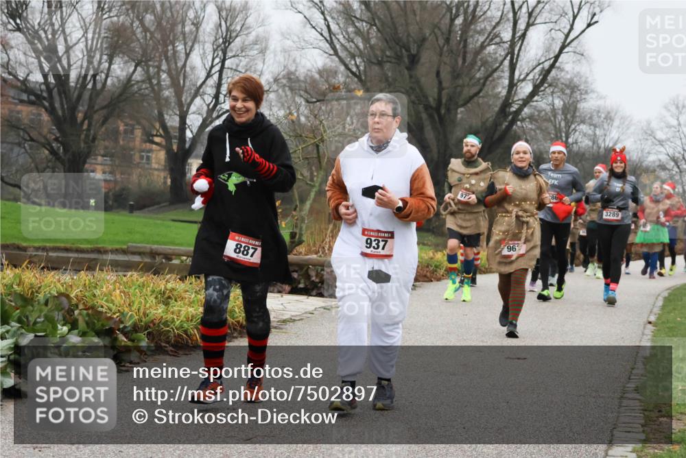 08.12.2024 - St. Pauli X-Mass-Run No. 14 Strokosch-Dieckow http://msf.ph/oto/7502897 08.12.2024 09:57:35 Laufen 887, 937, 96, 86, 3289 meine-sportfotos.de