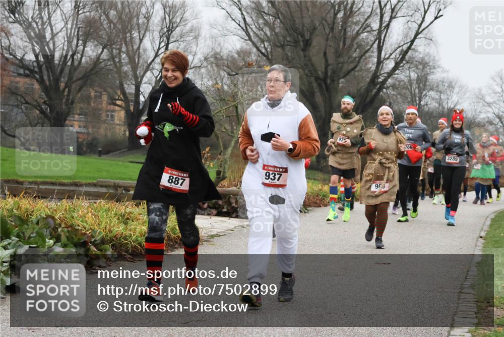 08.12.2024 - St. Pauli X-Mass-Run No. 14 Strokosch-Dieckow http://msf.ph/oto/7502899 08.12.2024 09:57:35 Laufen 887, 14, 937, 97, 286, 3289, 963 meine-sportfotos.de