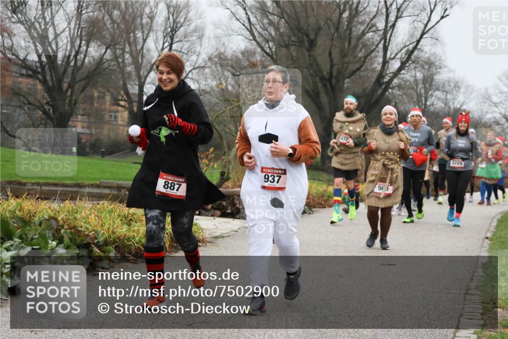 08.12.2024 - St. Pauli X-Mass-Run No. 14 Strokosch-Dieckow http://msf.ph/oto/7502900 08.12.2024 09:57:35 Laufen 887, 14, 937, 978, 286, 963, 3289 meine-sportfotos.de