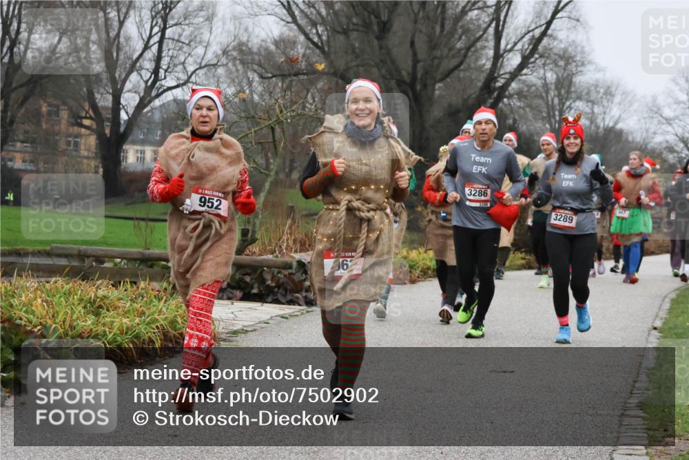 08.12.2024 - St. Pauli X-Mass-Run No. 14 Strokosch-Dieckow http://msf.ph/oto/7502902 08.12.2024 09:57:37 Laufen 952, 6, 3286, 3286, 547, 3289 meine-sportfotos.de