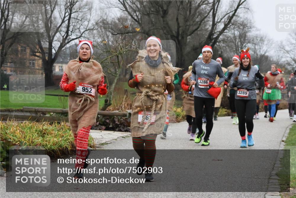 08.12.2024 - St. Pauli X-Mass-Run No. 14 Strokosch-Dieckow http://msf.ph/oto/7502903 08.12.2024 09:57:37 Laufen 952, 6, 3286, 3286, 947, 3289 meine-sportfotos.de
