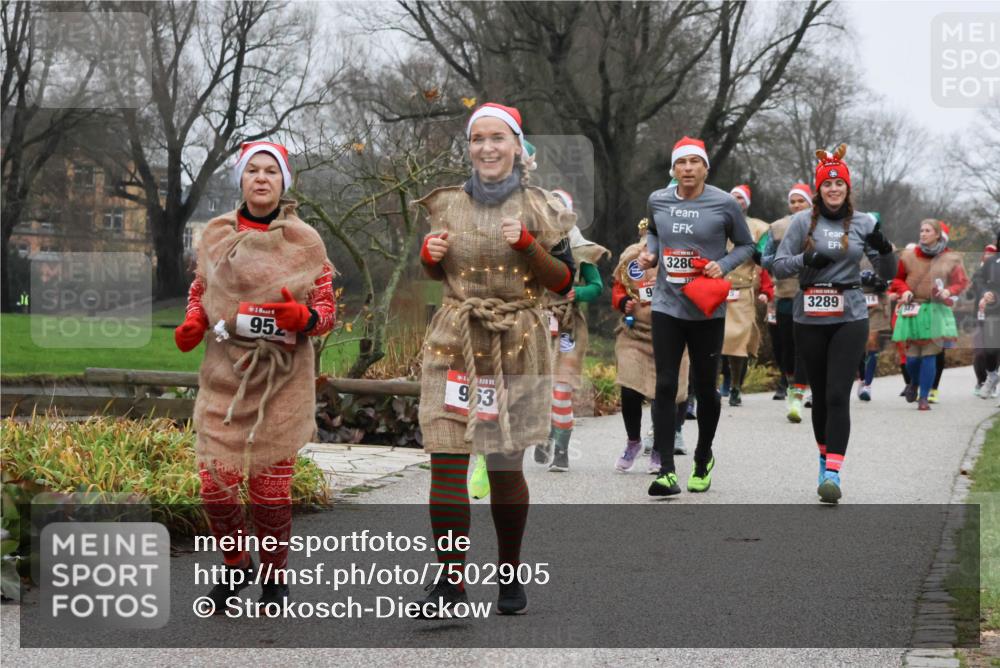 08.12.2024 - St. Pauli X-Mass-Run No. 14 Strokosch-Dieckow http://msf.ph/oto/7502905 08.12.2024 09:57:37 Laufen 33, 952, 963, 3286, 3289, 14, 947 meine-sportfotos.de