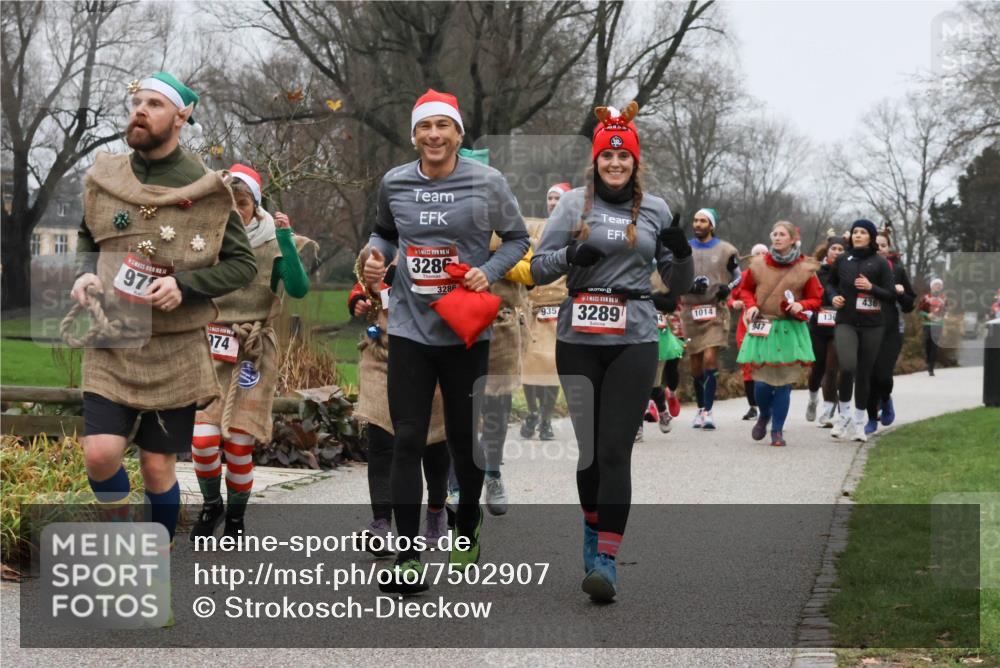 08.12.2024 - St. Pauli X-Mass-Run No. 14 Strokosch-Dieckow http://msf.ph/oto/7502907 08.12.2024 09:57:39 Laufen 4, 975, 74, 14, 3286, 3286, 935, 14, 3289, 1014, 947, 136, 436 meine-sportfotos.de