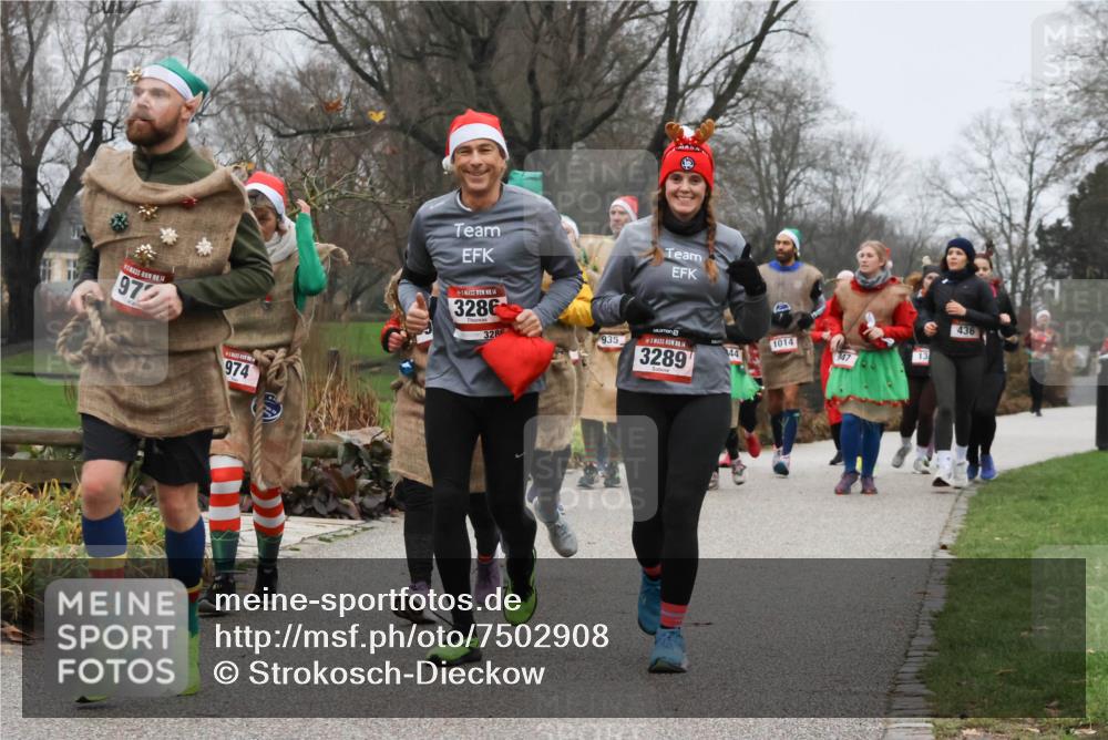 08.12.2024 - St. Pauli X-Mass-Run No. 14 Strokosch-Dieckow http://msf.ph/oto/7502908 08.12.2024 09:57:39 Laufen 14, 97, 974, 14, 3286, 3286, 935, 14, 1014, 3289, 44, 947, 13, 436 meine-sportfotos.de