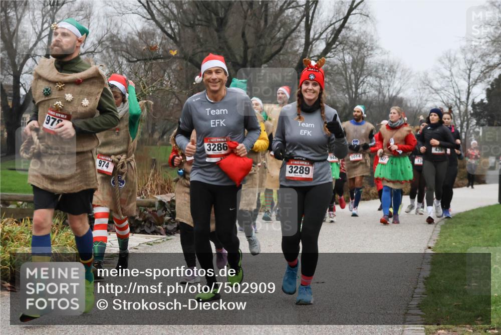 08.12.2024 - St. Pauli X-Mass-Run No. 14 Strokosch-Dieckow http://msf.ph/oto/7502909 08.12.2024 09:57:39 Laufen 14, 972, 974, 14, 3286, 436, 944, 1014, 347, 13, 14, 3289 meine-sportfotos.de