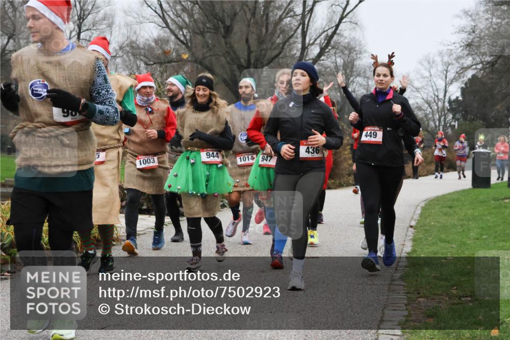 08.12.2024 - St. Pauli X-Mass-Run No. 14 Strokosch-Dieckow http://msf.ph/oto/7502923 08.12.2024 09:57:44 Laufen 90, 5, 1003, 944, 1014, 947, 436, 449 meine-sportfotos.de