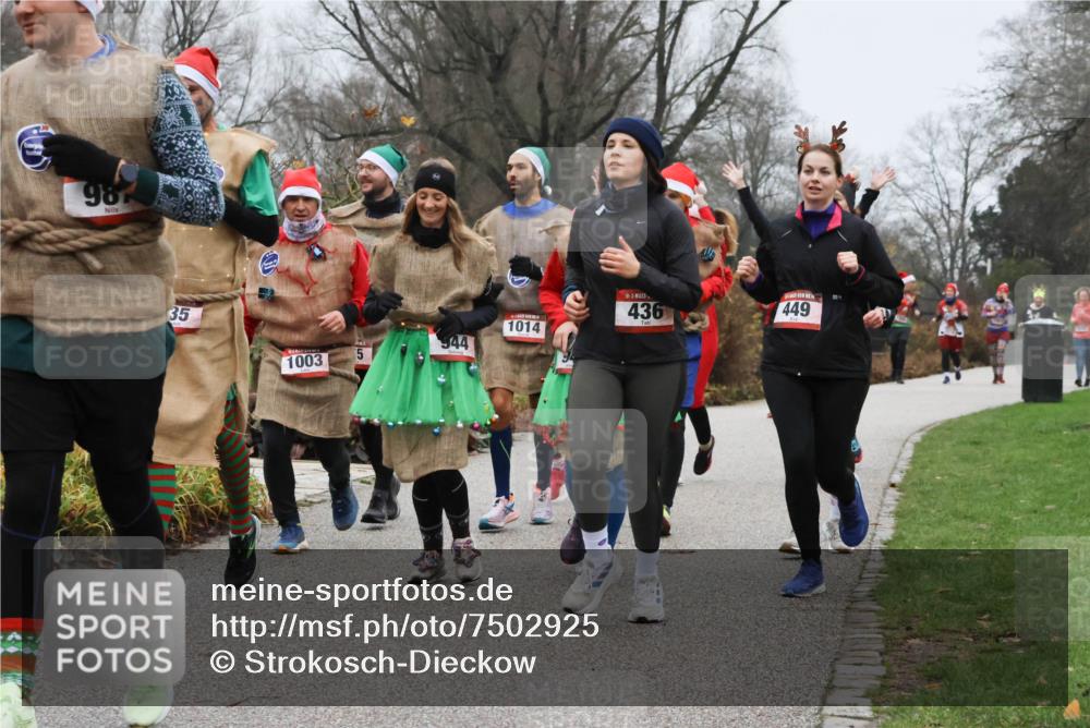 08.12.2024 - St. Pauli X-Mass-Run No. 14 Strokosch-Dieckow http://msf.ph/oto/7502925 08.12.2024 09:57:44 Laufen 98, 35, 1014, 944, 1003, 5, 436, 449 meine-sportfotos.de