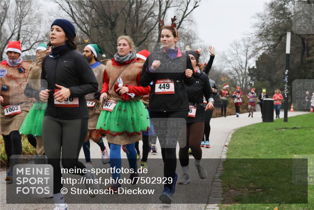 08.12.2024 - St. Pauli X-Mass-Run No. 14 Strokosch-Dieckow http://msf.ph/oto/7502929 08.12.2024 09:57:45 Laufen 1003, 14, 1947, 14, 449 meine-sportfotos.de