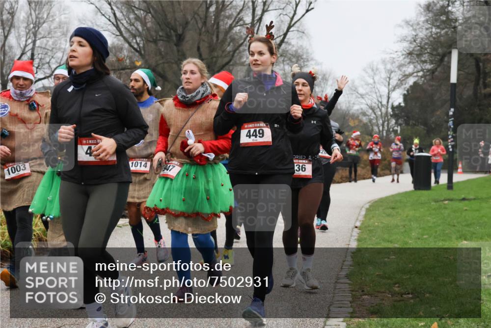 08.12.2024 - St. Pauli X-Mass-Run No. 14 Strokosch-Dieckow http://msf.ph/oto/7502931 08.12.2024 09:57:45 Laufen 1003, 42, 1014, 947, 449, 36 meine-sportfotos.de