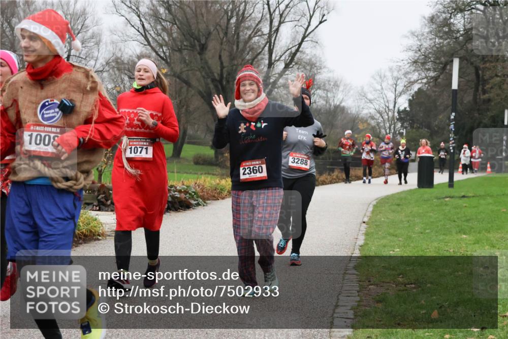 08.12.2024 - St. Pauli X-Mass-Run No. 14 Strokosch-Dieckow http://msf.ph/oto/7502933 08.12.2024 09:57:48 Laufen 14, 1008, 2012, 14, 1071, 14, 2360, 3288 meine-sportfotos.de