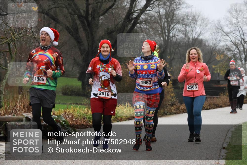 08.12.2024 - St. Pauli X-Mass-Run No. 14 Strokosch-Dieckow http://msf.ph/oto/7502948 08.12.2024 09:57:59 Laufen 14, 1985, 14, 2016, 1963, 2503, 894, 33333 meine-sportfotos.de
