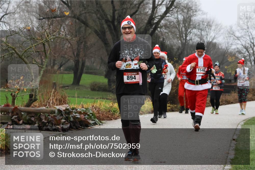 08.12.2024 - St. Pauli X-Mass-Run No. 14 Strokosch-Dieckow http://msf.ph/oto/7502959 08.12.2024 09:58:10 Laufen 14, 894, 1546, 1610, 2516 meine-sportfotos.de