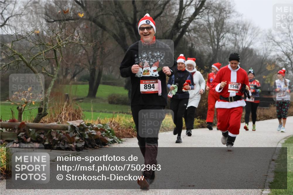 08.12.2024 - St. Pauli X-Mass-Run No. 14 Strokosch-Dieckow http://msf.ph/oto/7502963 08.12.2024 09:58:10 Laufen 14, 894, 1546, 610, 2516 meine-sportfotos.de