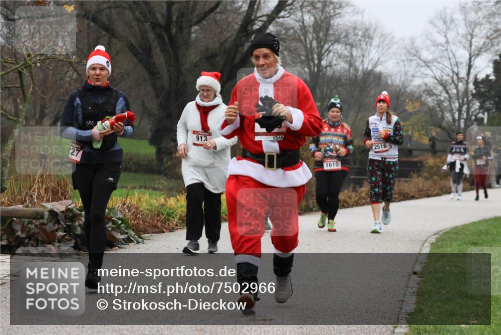 08.12.2024 - St. Pauli X-Mass-Run No. 14 Strokosch-Dieckow http://msf.ph/oto/7502966 08.12.2024 09:58:12 Laufen 27, 913, 1546, 1610, 25165 meine-sportfotos.de