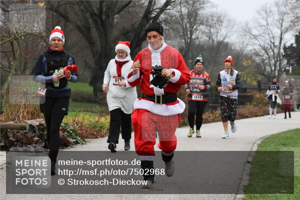 08.12.2024 - St. Pauli X-Mass-Run No. 14 Strokosch-Dieckow http://msf.ph/oto/7502968 08.12.2024 09:58:13 Laufen 2, 912, 1610, 2516 meine-sportfotos.de
