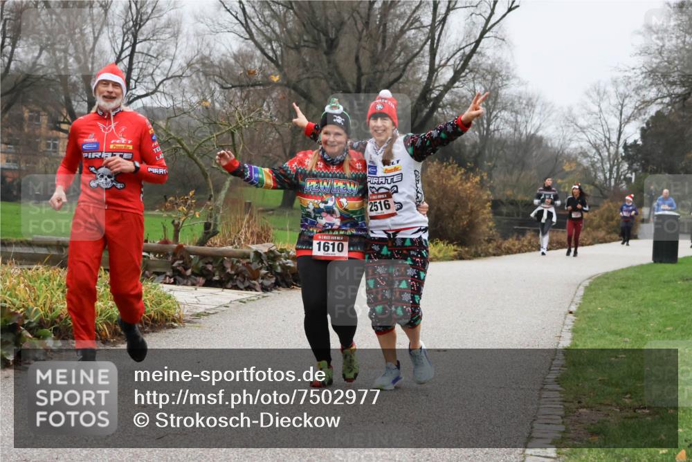 08.12.2024 - St. Pauli X-Mass-Run No. 14 Strokosch-Dieckow http://msf.ph/oto/7502977 08.12.2024 09:58:19 Laufen 2516, 14, 1610 meine-sportfotos.de
