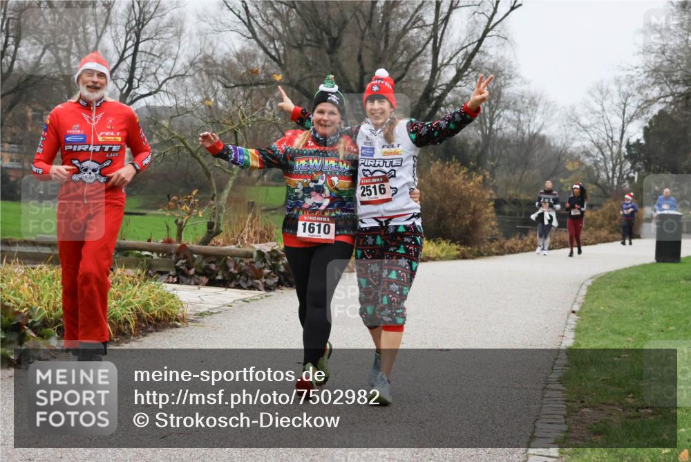 08.12.2024 - St. Pauli X-Mass-Run No. 14 Strokosch-Dieckow http://msf.ph/oto/7502982 08.12.2024 09:58:19 Laufen 14, 1610, 2516 meine-sportfotos.de