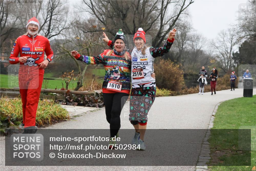 08.12.2024 - St. Pauli X-Mass-Run No. 14 Strokosch-Dieckow http://msf.ph/oto/7502984 08.12.2024 09:58:19 Laufen 4, 2516, 14, 1610 meine-sportfotos.de