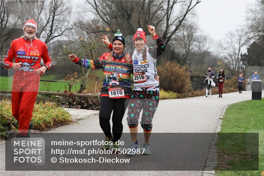 08.12.2024 - St. Pauli X-Mass-Run No. 14 Strokosch-Dieckow http://msf.ph/oto/7502987 08.12.2024 09:58:19 Laufen 2516, 14, 1610 meine-sportfotos.de
