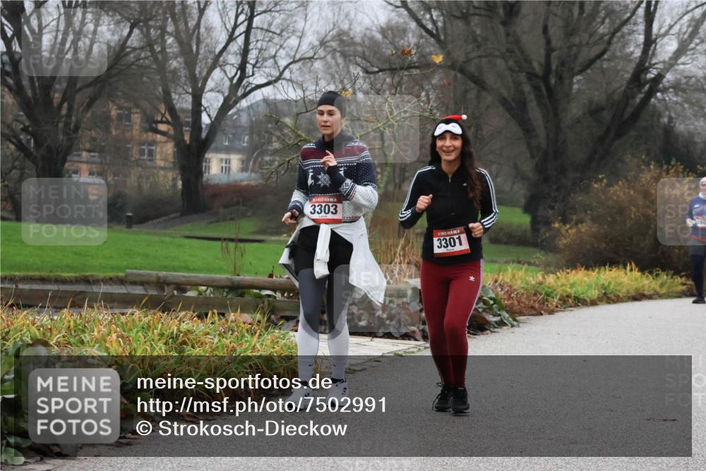 08.12.2024 - St. Pauli X-Mass-Run No. 14 Strokosch-Dieckow http://msf.ph/oto/7502991 08.12.2024 09:58:33 Laufen 14, 3303, 3301 meine-sportfotos.de