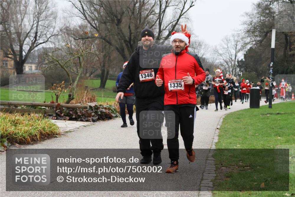 08.12.2024 - St. Pauli X-Mass-Run No. 14 Strokosch-Dieckow http://msf.ph/oto/7503002 08.12.2024 09:58:39 Laufen 1346, 1335 meine-sportfotos.de