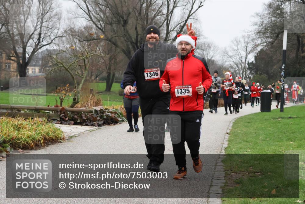 08.12.2024 - St. Pauli X-Mass-Run No. 14 Strokosch-Dieckow http://msf.ph/oto/7503003 08.12.2024 09:58:40 Laufen 8, 1346, 14, 1335, 361 meine-sportfotos.de