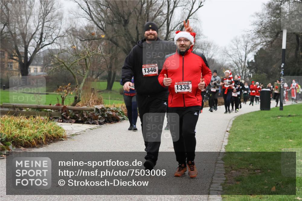 08.12.2024 - St. Pauli X-Mass-Run No. 14 Strokosch-Dieckow http://msf.ph/oto/7503006 08.12.2024 09:58:40 Laufen 60, 1346, 14, 1335, 361 meine-sportfotos.de